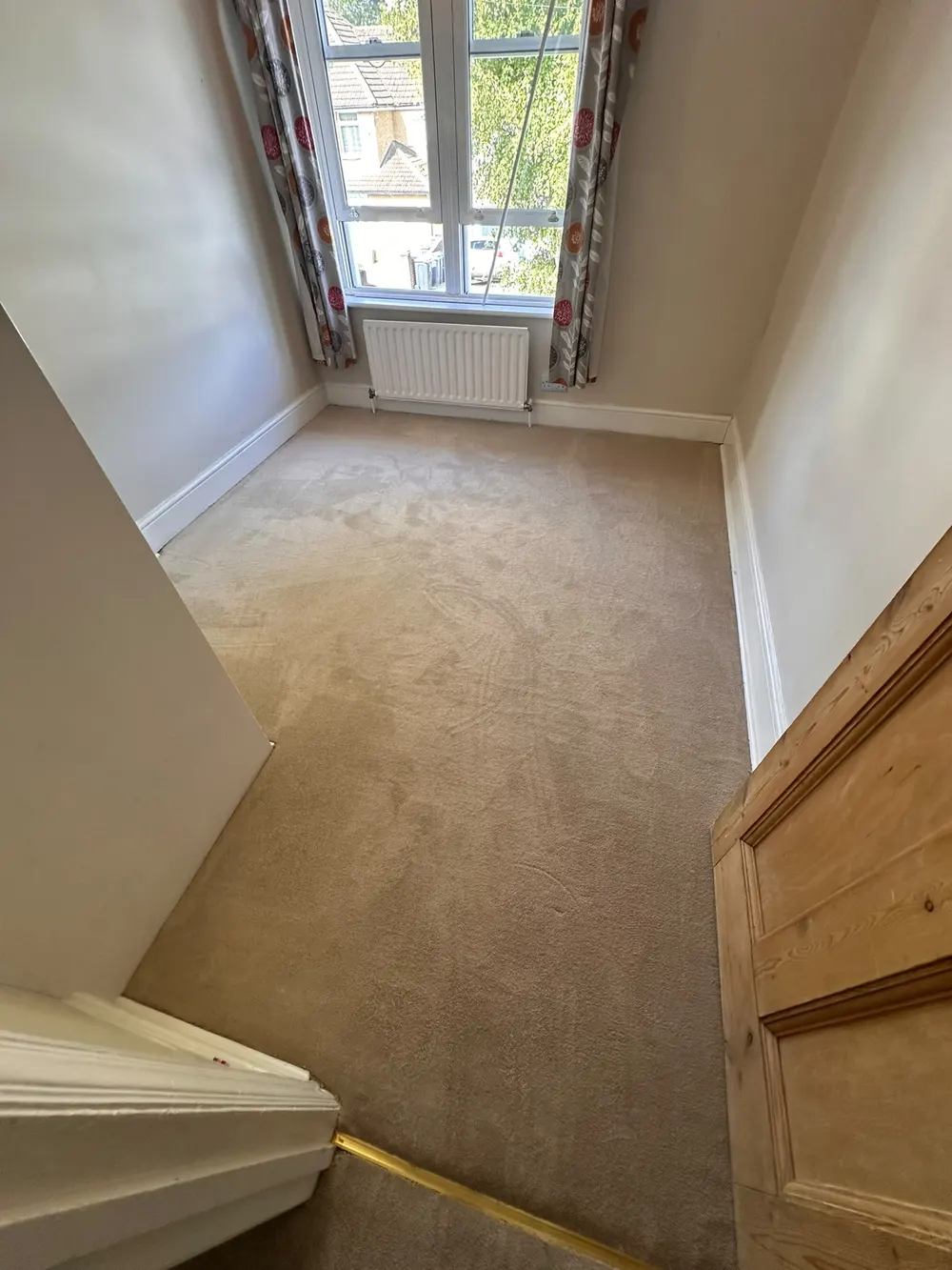 Finished bedroom with new Fulham Leather twist pile carpet and gold door bar — South Croydon